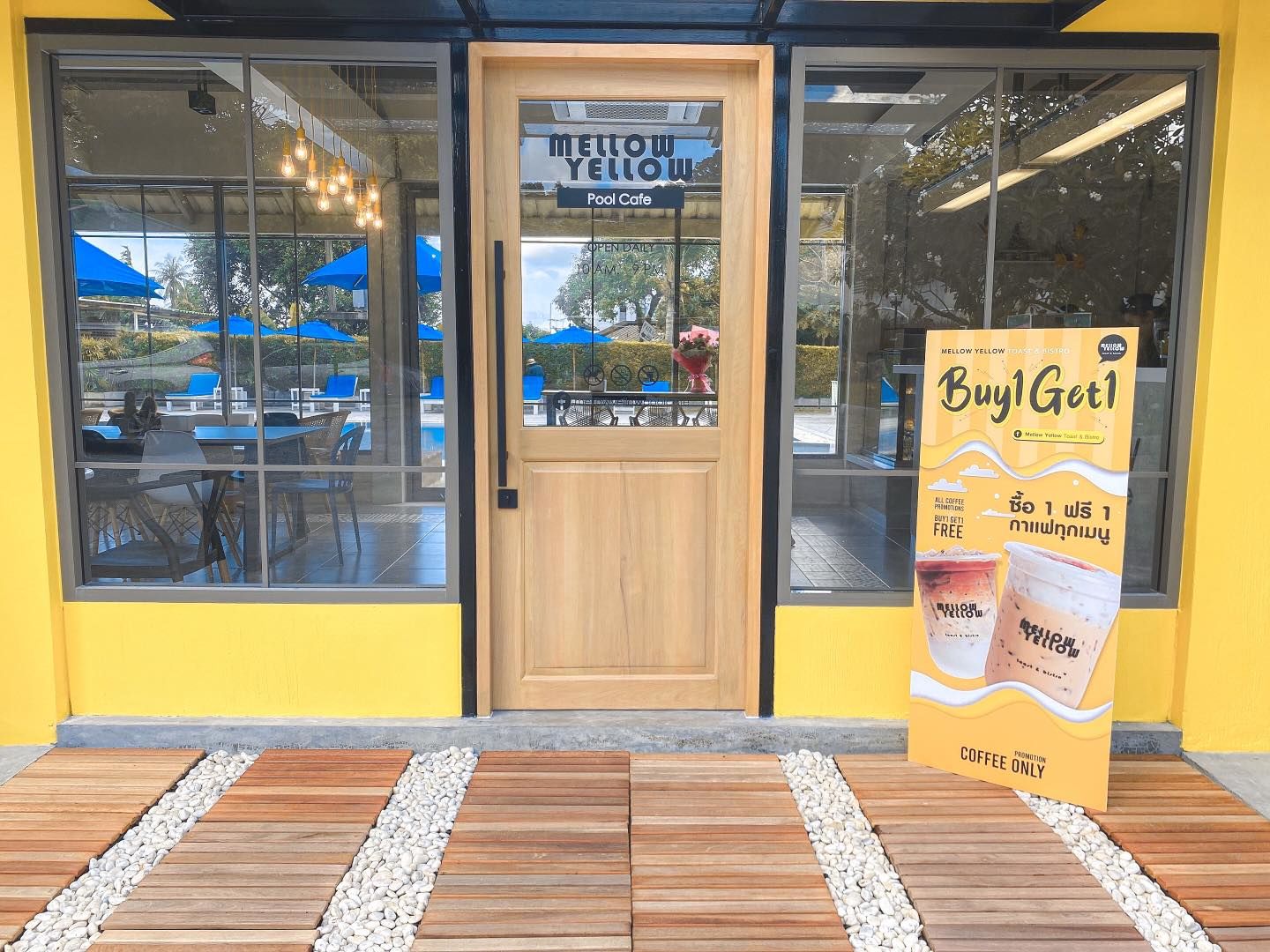 รีวิว Mellow Yellow Pool Cafe คาเฟ่ริมสระ กลางเมืองภูเก็ต by เฮียหมี หนีเที่ยว | Tadoo