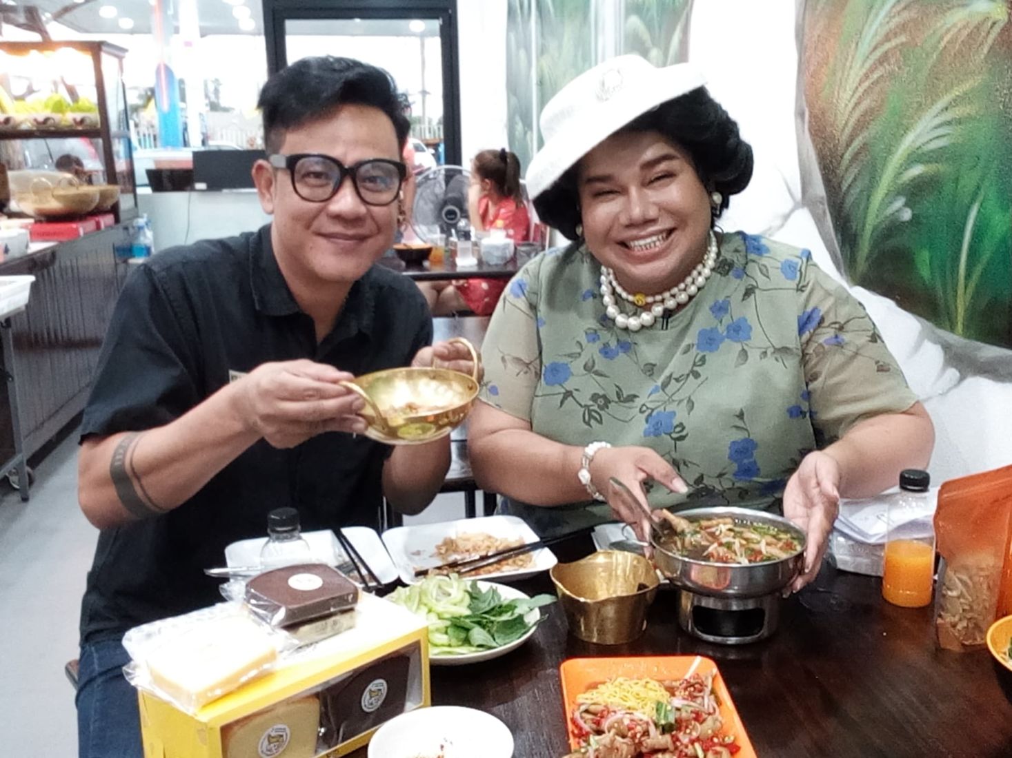 เจี๊ยบ เชิญยิ้ม เจอพิษโควิดเล่นงาน ร้าน ‘เตี๋ยว เต็ม ตีน’ เกือบปิดตัว | Tadoo