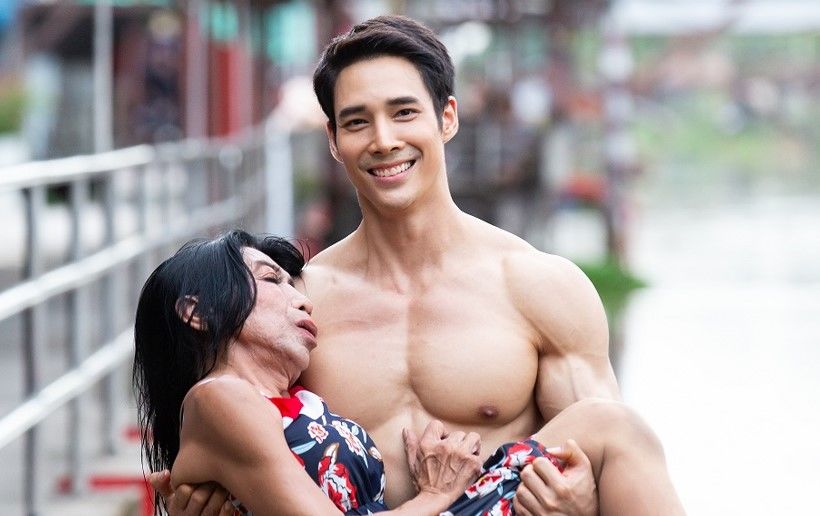 เด่นคุณ สวมบทฮีโร่ถอดเสื้อกระโดดน้ำช่วย สิตางค์ ในซีรีส์ชุมชนสมหวังหมู่ 8 | Tadoo